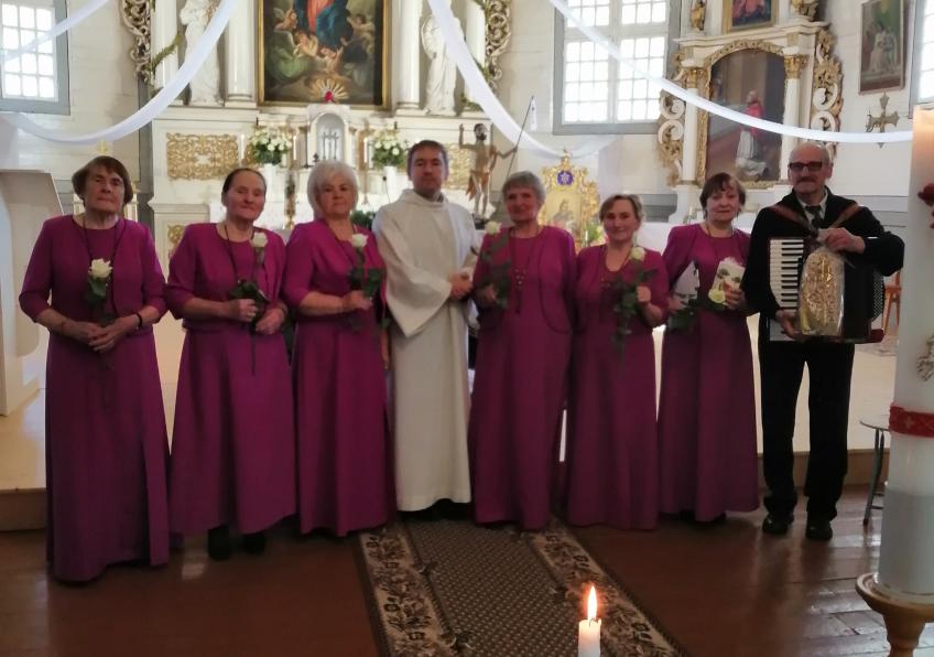 Šventinis koncertas motinoms Pakapės bažnyčioje