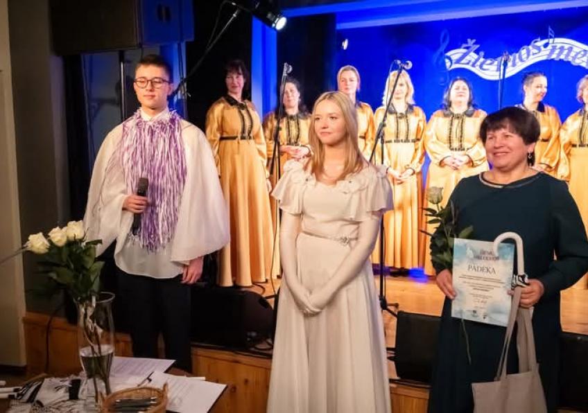 Ginkūnų „Rasos“ dainos darniai įsiliejo į „Žiemos melodijų“ skambesį Paįstryje