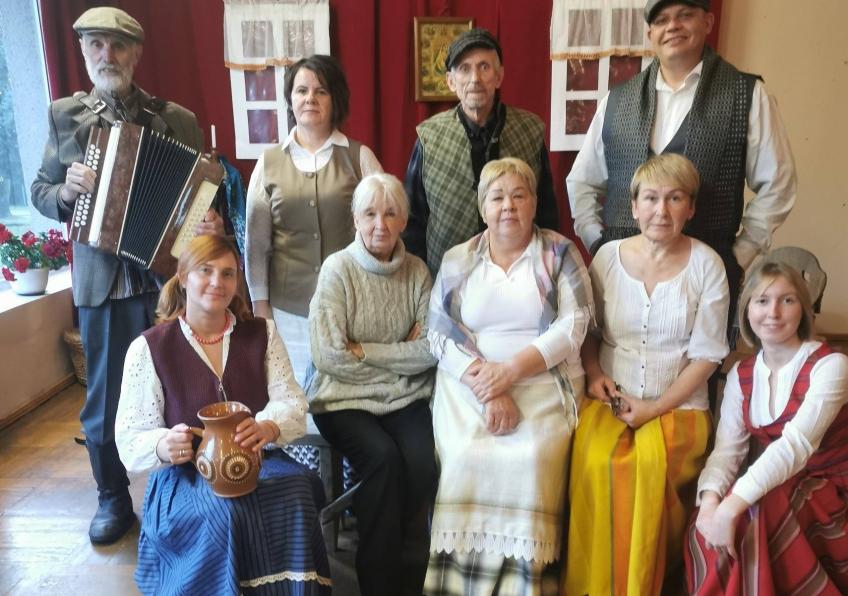 Vakaras pagyvenusių  žmonių  dienai paminėti.   L. Didžiulienės-Žmonos komedija „Paskubėjo”