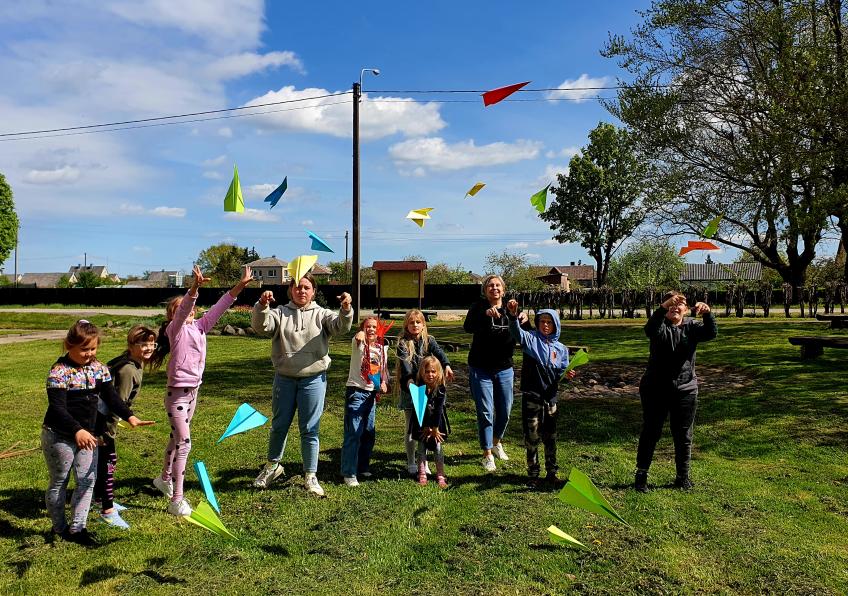 Edukacinė popietė vaikams „Skrisk taikos lėktuvėli“, skirta Nato metams