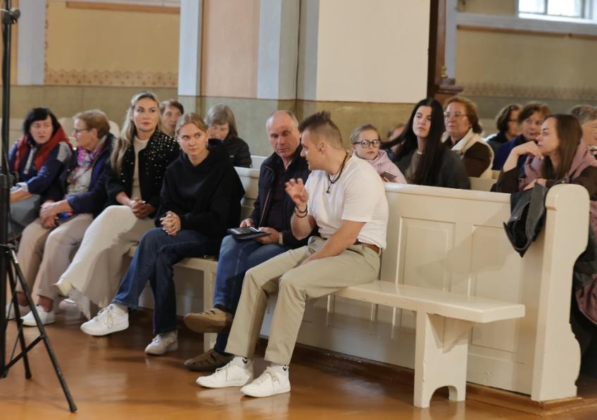 „Voiceless" muzika skambėjo Kuršėnų bažnyčioje