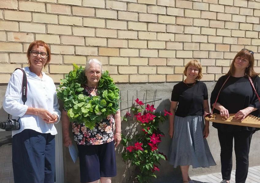 Joninių išvakarėse Naisiuose pasveikinti varduvininkai 