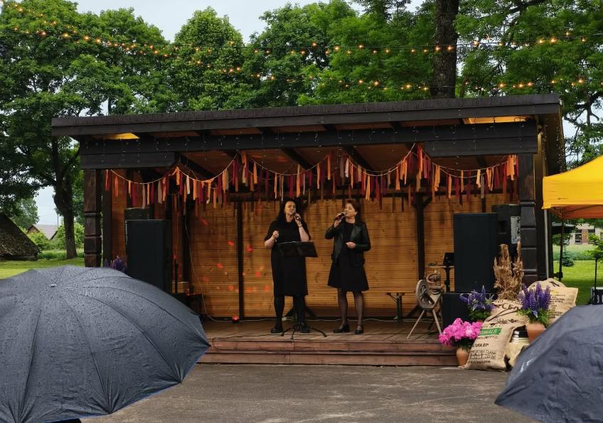 Birželio 13-osios popietę Šiupylių kaimo parkas prisipildė šventinio šurmulio, muzikos ir bendrystės – čia vyko tradicinė Šiupylių kaimo Antaninių šventė.