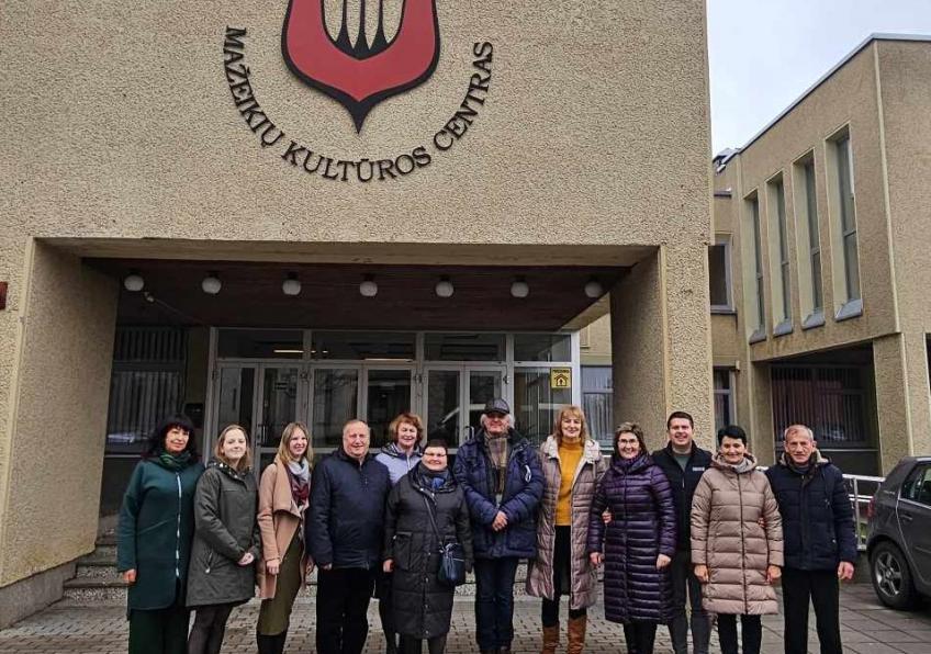 Bazilionų mėgėjų teatras „Atspindžiuose“