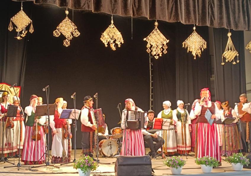 „KAPELYNĖ“ SU GEROS NUOTAIKOS UŽTAISU
