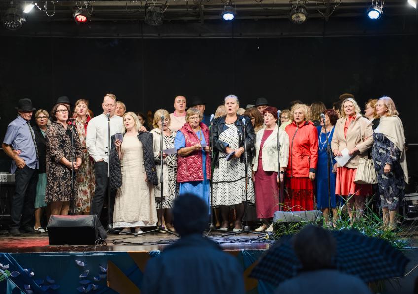 XIV Regioninis Retro muzikos vakaras „Ant melsvo ežero bangų“ subūrė muzikos  mylėtojus prie Paežerių dvaro