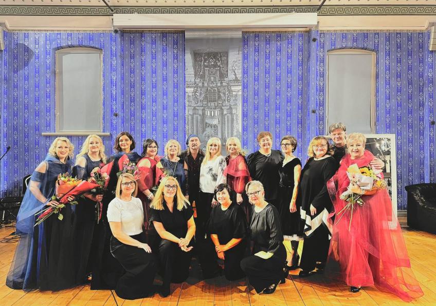 Pakruojo kultūros centro moterų vokalinio ansamblio penkerių metų kūrybinės veiklos paminėjimo koncerte Pakruojyje