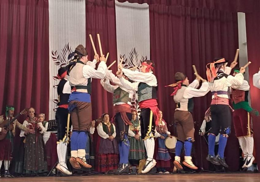 Šventišką Mindaugo karūnavimo dienos šventę gražiai papildė ir svečiai iš užsienio, festivalio „Saulės žiedas“ dalyviai