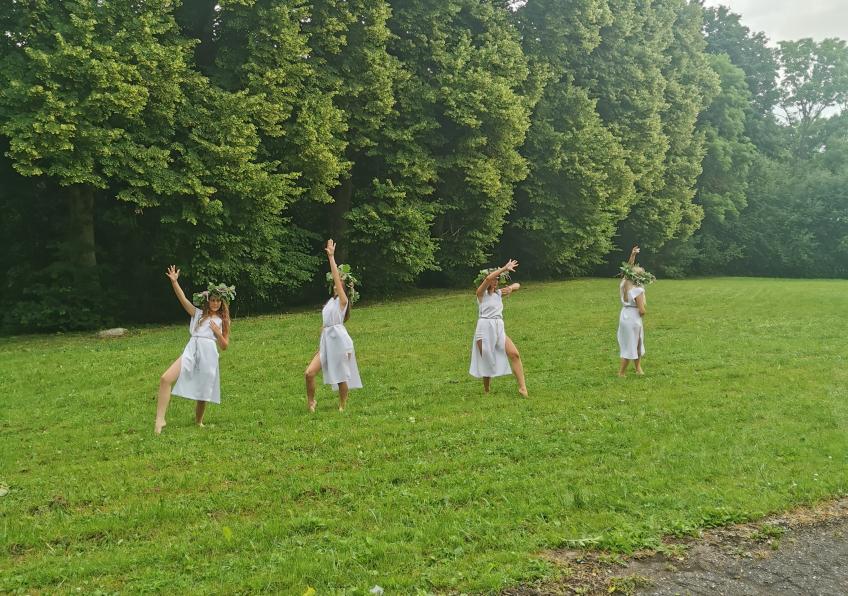 Į Dirvonėnų parką susirinko poezijos, muzikos ir jaukios bendrystės mylėtojai