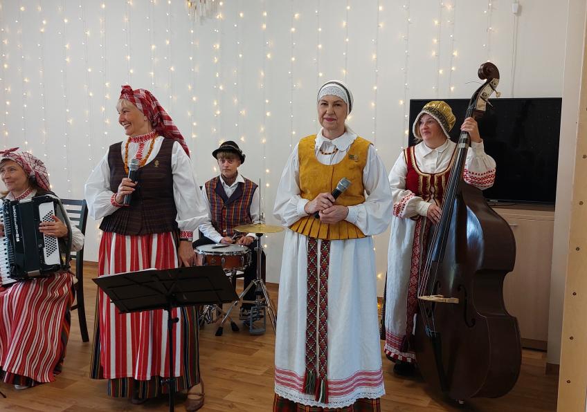 Muzikinė popietė Bridų senolių namuose