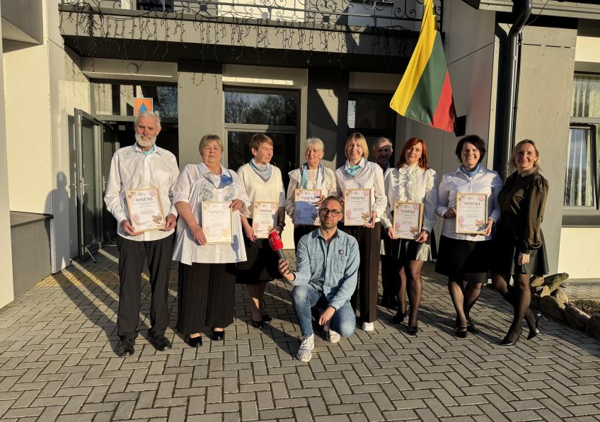 Mėgėjų teatras „Va tokie“ paminėjo pirmuosius gyvavimo metus Bridų kultūros centre