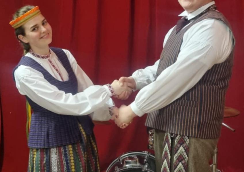 Šokių vakaras su „Jaunimėliu“ Micaičiuose