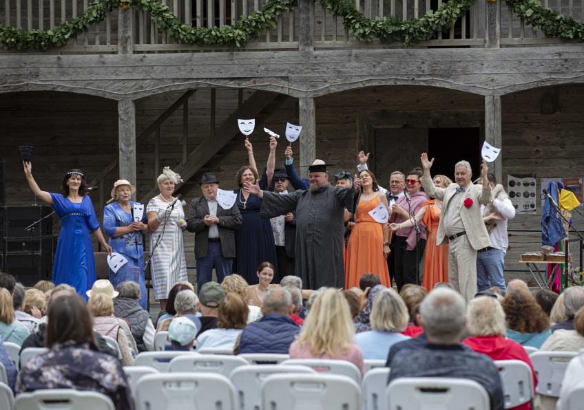 Kurtuvėnuose triukšmingai prašniokštė XXIII teatrų festivalis