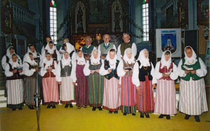 Šiaulių rajono savivaldybės kultūros centro Folkloro ansamblis „NESENSTANTYS ŠIRDIMI“